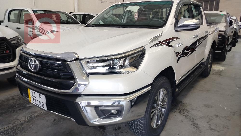 تويوتا هايلوكس